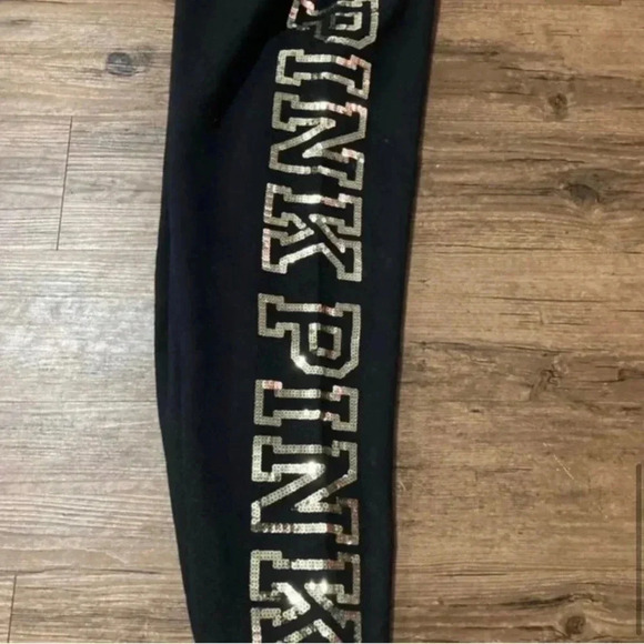 PINK VS 2017 FASHION SHOW BLING ROSES
HOODIE AND JOGGERS SET L - Picture 9 of 9